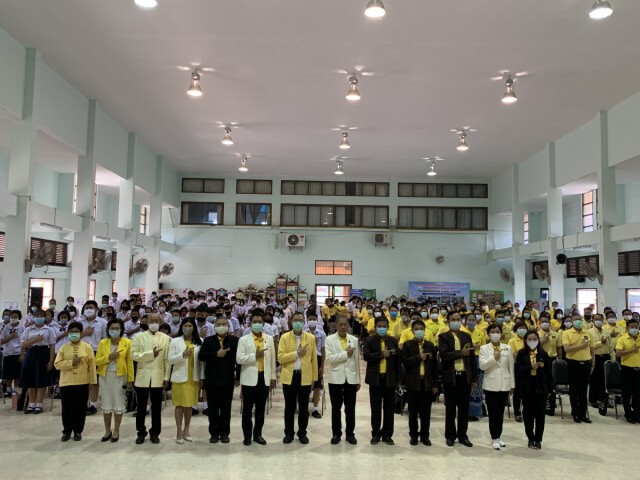 ส.ว.-มูลนิธิต้านโกง ร่วมกับชาวลำปาง ถวายพระพรในหลวง