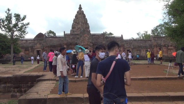 แห่เที่ยวปราสาทพนมรุ้งคึกคัก