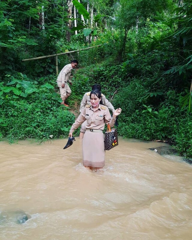 อีกมุมหนึ่งของไทย ตามดูวิถีชีวิต ครู-นร. บนภูเขา กว่าจะได้การศึกษา