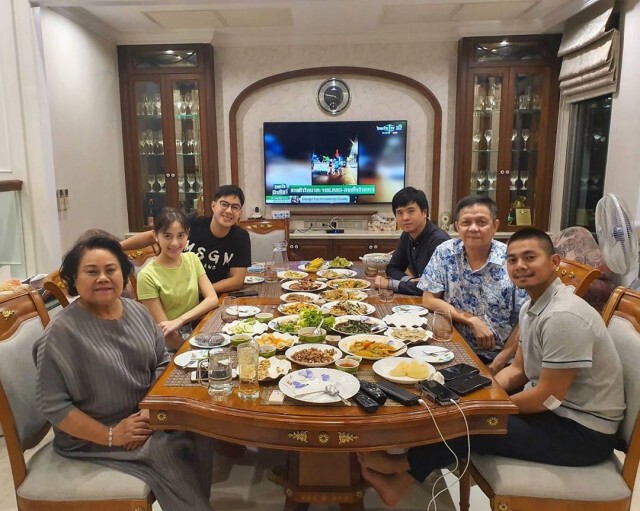 "ท็อป จรณ" ส่งแม่เข้ารพ.ด่วน ระบุ "ใครทำอะไรไว้ต้องได้รับผลกรรม"