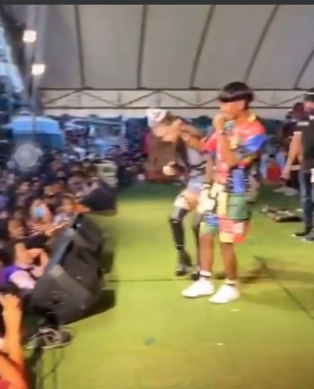 โซเชียลจวก คอนเสิร์ตเจนนี่ ยืนเบียดกรี๊ด เช็ดเหงื่อโยนจากเวทีไหนคือมาตรฐาน