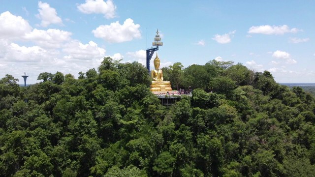 หยุดยาว นทท.ขึ้นสะพานลาวา-ชมปากปล่องภูเขาไฟ