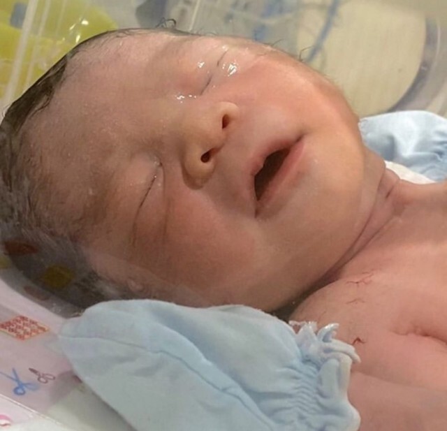 "อี๊ด โปงลางสะออน" ภรรยาคลอดลูกชายแล้ว