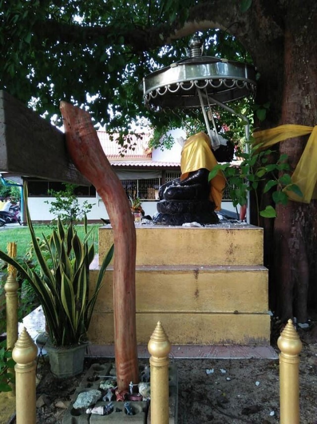 สะเทือนใจไทยพุทธ คนร้ายบุกทุบพระพุทธรูป
