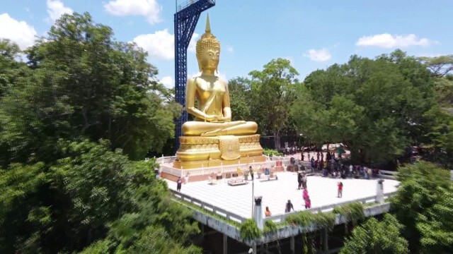 หยุดยาว นทท.ขึ้นสะพานลาวา-ชมปากปล่องภูเขาไฟ