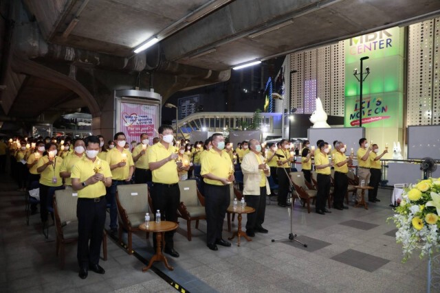กลุ่มบีทีเอสจัดพิธีจุดเทียนถวายพระพรชัยมงคล
