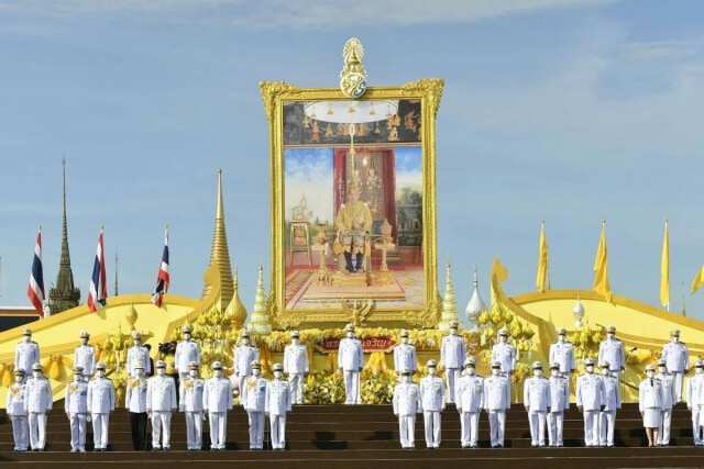 นำครม.ทำบุญตักบาตร ถวายพระราชกุศล ร.10