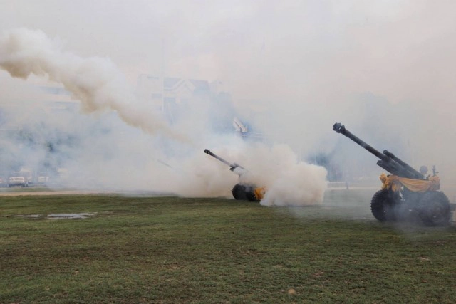 ยิงสลุตหลวง 21 นัดเฉลิมพระเกียรติในหลวง