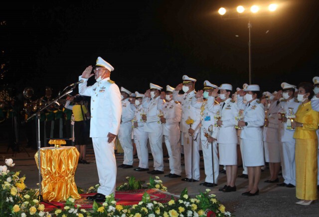 จุดเทียนชัยถวายพระพรชัยมงคลพระบาทสมเด็จพระเจ้าอยู่หัว