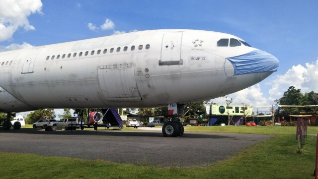นักท่องเที่ยวแห่เช็คอิน เครื่องบิน Airbus ลำใหญ่กลางทุ่ง