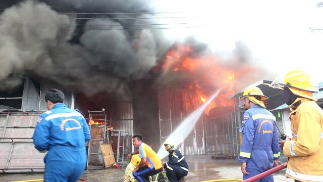 ไฟไหม้รง.ไฟเบอร์กลาสเสียหายกว่า 50ล.บ. ดับ 1 ราย