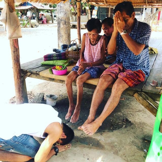 รถถังฯบูชา"หลวงพ่อโสธร – หลวงปู่เอี่ยม"ก่อนขึ้นสู้