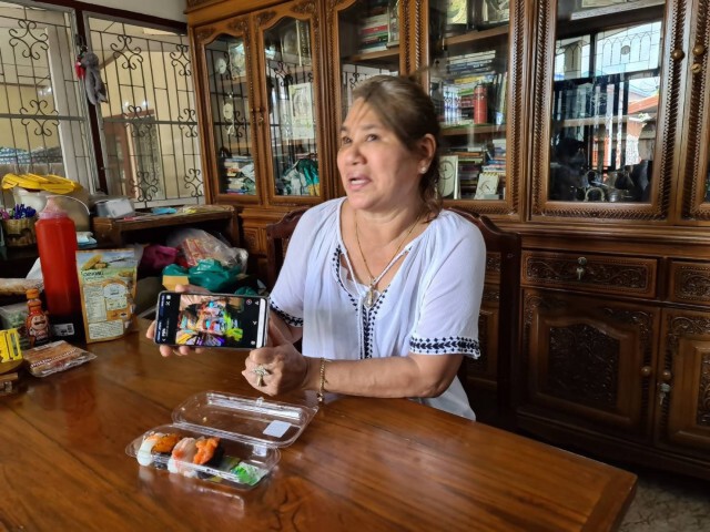 สาวงงซื้อซูชิเจอกุ้งเรืองแสงในกล่อง