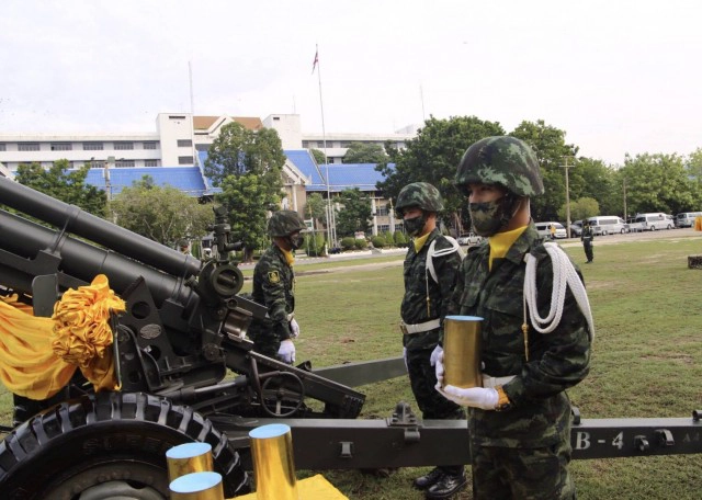 ยิงสลุตหลวง 21 นัดเฉลิมพระเกียรติในหลวง