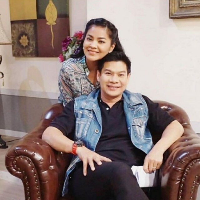 ‘นุ้ย เชิญยิ้ม’ สักชื่อเมียรักด้าน‘ตั๊ก ศิริพร’ โพสต์ถามอักษรตัวแรกทำไมแปลกๆ
