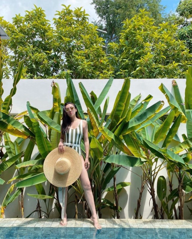 เบลล่าแอบแซ่บใส่วันพีชเซ็กซี่เบาๆแฟนๆถามหาไม้เรียวอยู่ไหน?