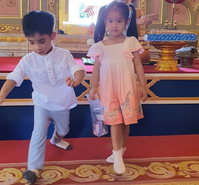 'โอปอล์' โพสต์ภาพลูกสาวขี่คอในวัด ชาวเน็ตเตือนสมควรแล้วหรือ?