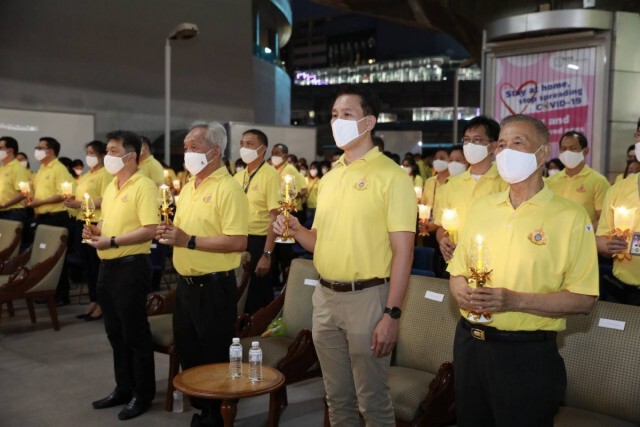 กลุ่มบีทีเอสจัดพิธีจุดเทียนถวายพระพรชัยมงคล