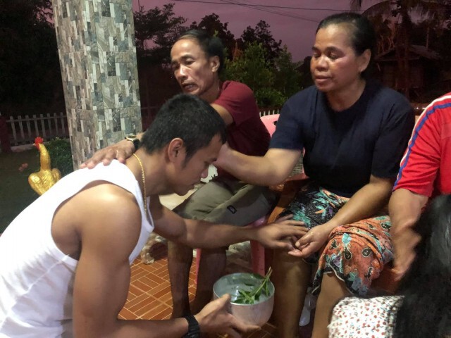 รถถังฯบูชา"หลวงพ่อโสธร – หลวงปู่เอี่ยม"ก่อนขึ้นสู้