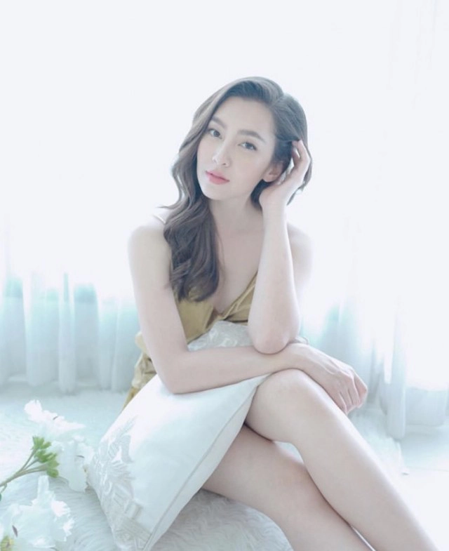 เบลล่าแอบแซ่บใส่วันพีชเซ็กซี่เบาๆแฟนๆถามหาไม้เรียวอยู่ไหน?