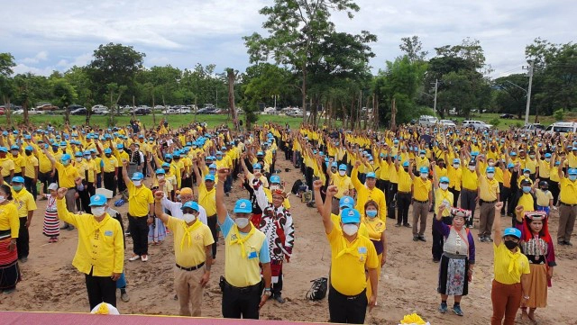 ชาวม้งกว่า 2,000 สร้างฝายเฉลิมพระเกียรติ