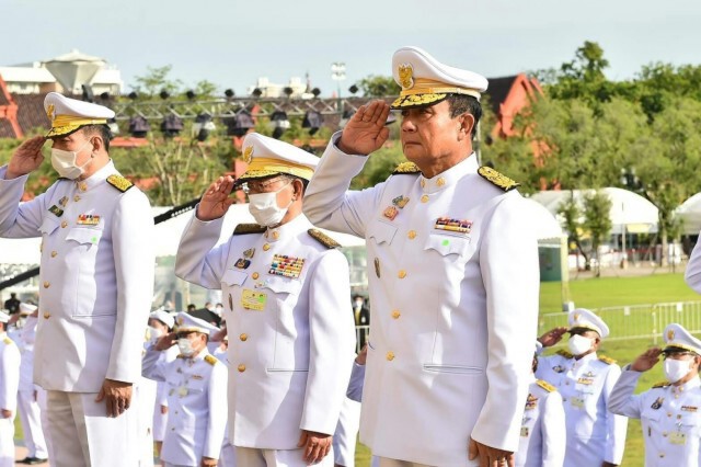 นำครม.ทำบุญตักบาตร ถวายพระราชกุศล ร.10