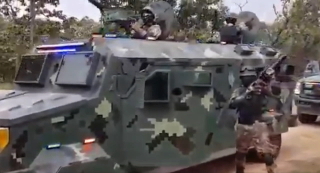 แก๊งค้ายาเม็กซิโก ประกาศศักดาแต่งชุดเลียนแบบทหาร อาวุธครบมือ