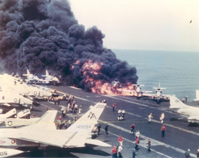 29 ก.ค. 2510  ไฟไหม้เรือบรรทุกเครื่องบิน Forrestal