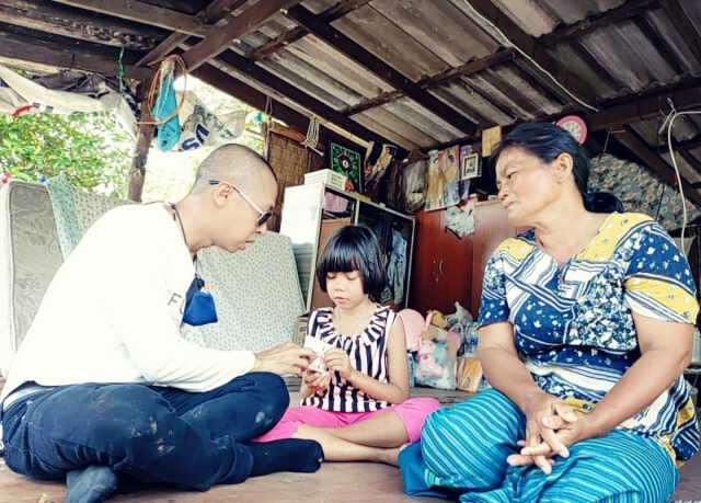 สองยายหลาน ชีวิตลำบากอยู่กระท่อมพุพังกลางป่าไร้น้ำไฟ