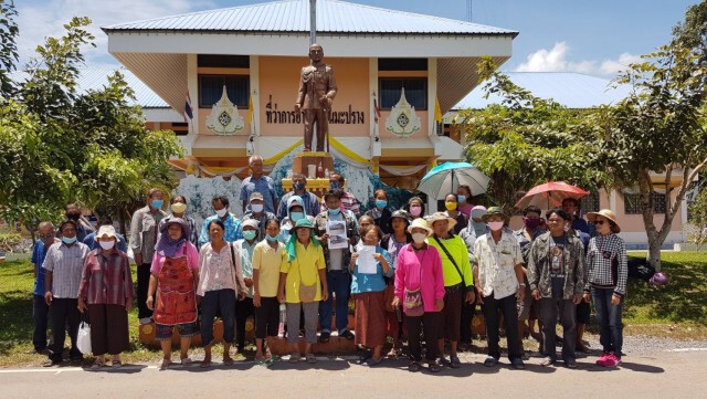 ชาวบ้านบุกทวงเงินเยียวยาพายุโพดุล