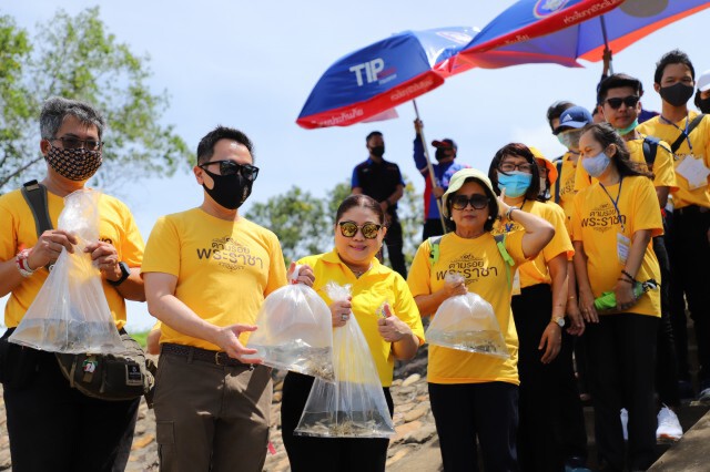 ทิพยประกันภัย จัดโครงการ พลังบุญทิพยร่วมสร้าง ครั้งที่ 159  ปล่อยพันธุ์ปลาและปูม้า