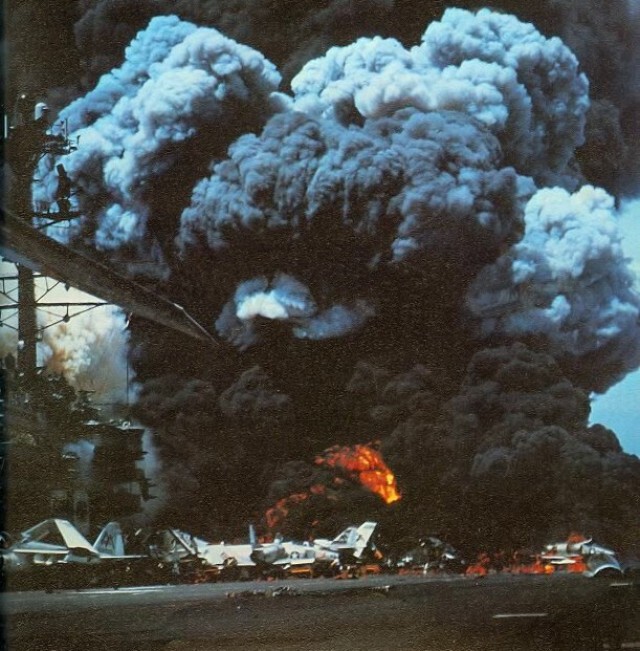 29 ก.ค. 2510  ไฟไหม้เรือบรรทุกเครื่องบิน Forrestal