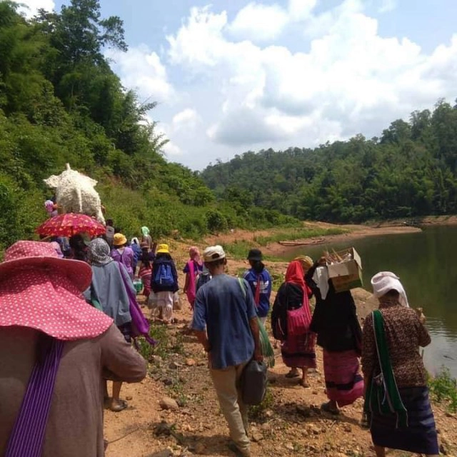 ชาวปกาเกอะญอแห่ช้างเผือกขอฝน