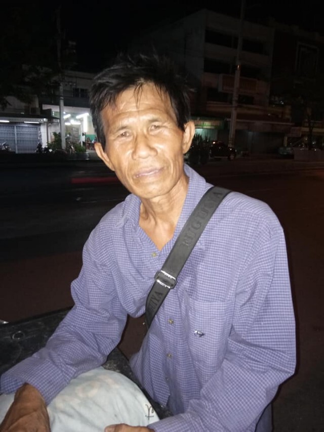 สะเทือนใจ ลุงนอนบขส. ไร้เงินกลับบ้าน ขอความช่วยเหลือตร.กลับโดนไล่