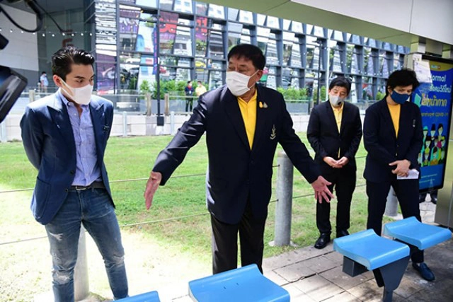 กทม. เปิดตัวป้ายรถเมล์อัจฉริยะ "เช็ก ชาร์จ แชร์" ฟรี