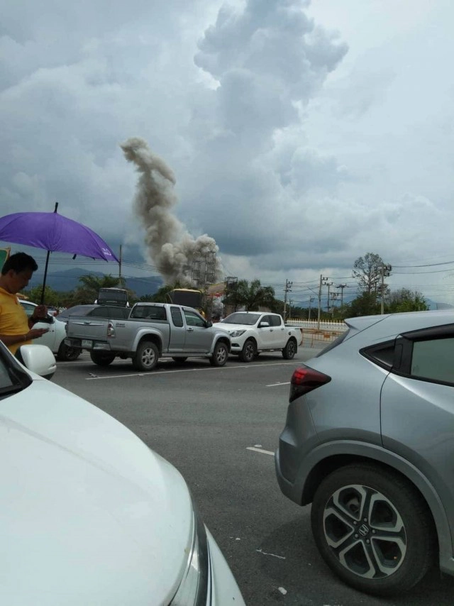 แห่แชร์ภาพควันประทัดแก้บน "ไอ้ไข่" ลอยโขมงเป็นรูปไก่สิ่งแก้บน
