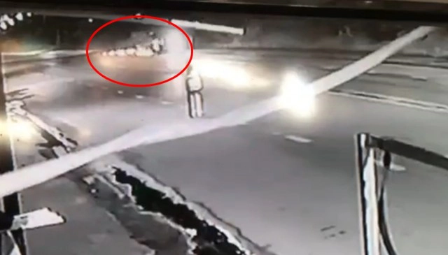 กระบะชนจยย.สาวประเภทสองลากไกล1กม.