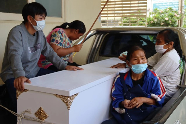 กระบะชนจยย.สาวประเภทสองลากไกล1กม.