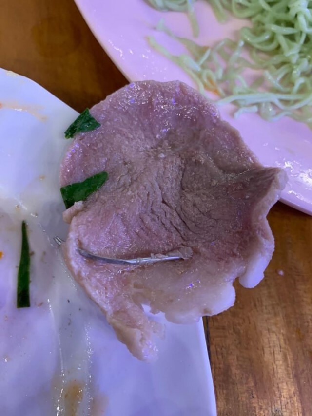 กินหมูกระทะเจอ"เข็มฉีดยา"ในเนื้อหมู ช็อกอีก โดนค่าปรับอาหารเหลือ