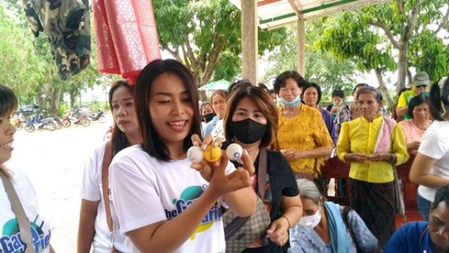 ไอ้ไข่แห่งวัดเนินมะค่าสร้างอภินิหาร คอหวยแห่ขอเลขเด็ดแน่นวัด