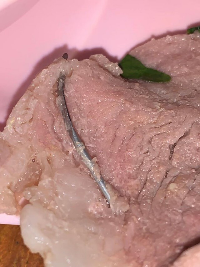 กินหมูกระทะเจอ"เข็มฉีดยา"ในเนื้อหมู ช็อกอีก โดนค่าปรับอาหารเหลือ