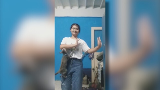 สาวถ่ายคลิปส่งอาจารย์ แมวร่วมแจม ลุ้นตั้งแต่ต้นรอดไม่รอด