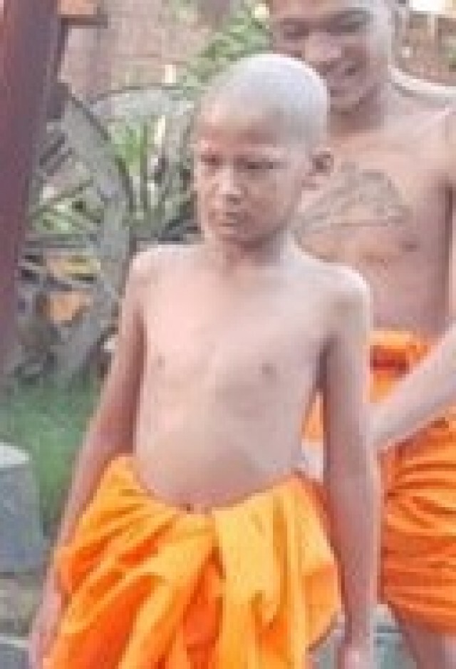 วงจรปิดจับภาพ 2 นร.ชาย วิ่งออกนอก รร. ทำไม้เรียวในมือครูสั่น แต่สุดท้ายพูดไม่ออก