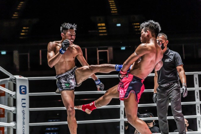 "รถถัง"ชนะคะแนน"เพชรดำ"แชมป์สมัยที่3"วัน โนเซอร์เรนเดอร์"