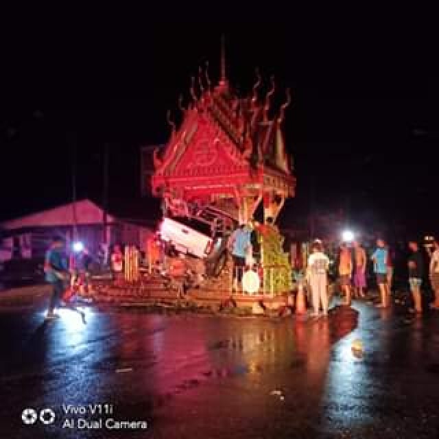 หนุ่มซิ่งกระบะทะลุศาลหลักเมือง