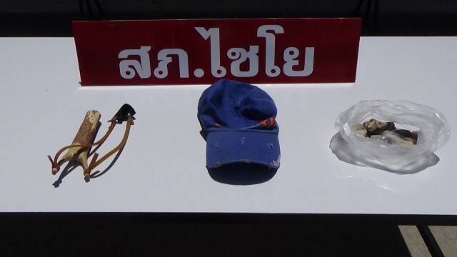 จับ 4 โจ๋แก๊งปาหินใส่รถ อ้างคึกคะนอง