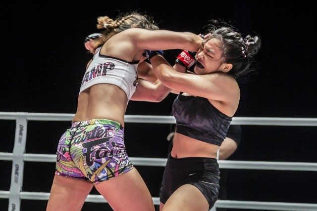 "รถถัง"ชนะคะแนน"เพชรดำ"แชมป์สมัยที่3"วัน โนเซอร์เรนเดอร์"