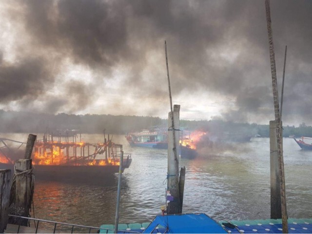 เรือทัวเบ็ดตกปลา ไหม้วอด 5 ลำ เร่งหาสาเหตุ