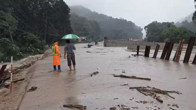 น้ำป่าเอ่อท่วมถนนเชียงใหม่​-เชียงราย​ งดใช้เส้นทางชั่วคราว​