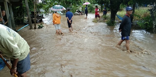 ฝนตกหนักต่อเนื่องข้ามคืน ดินถล่ม น้ำท่วม